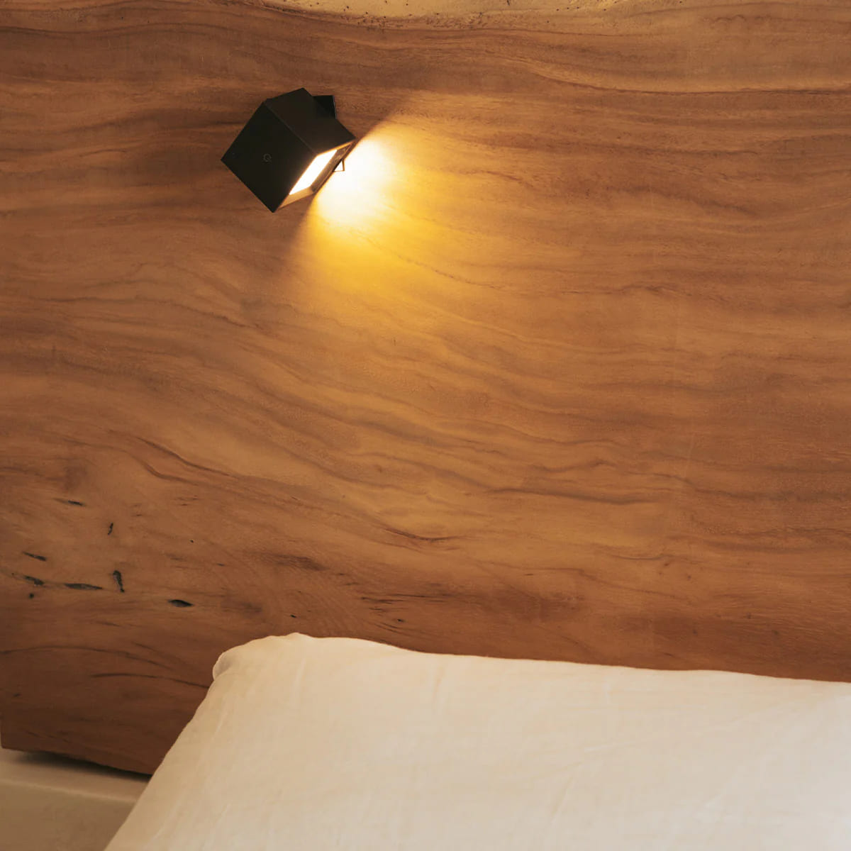 Box - Wall-Mounted Rechargeable Lamp