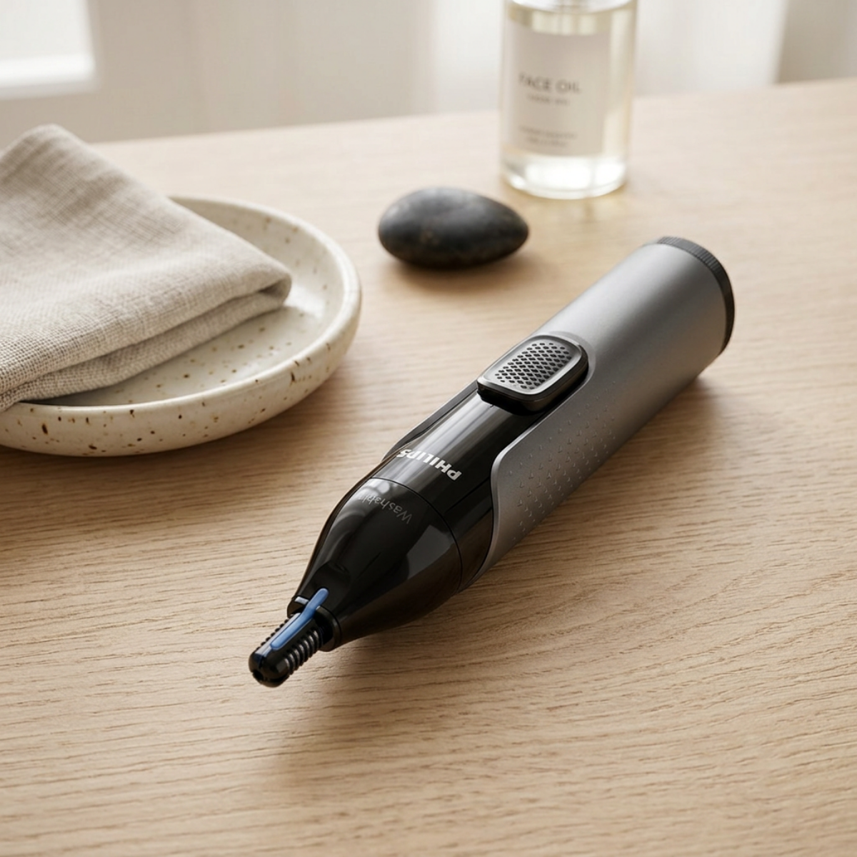 PHILIPS NT3650/26 Nose Trimmer Series 3000 with Protective Guard System