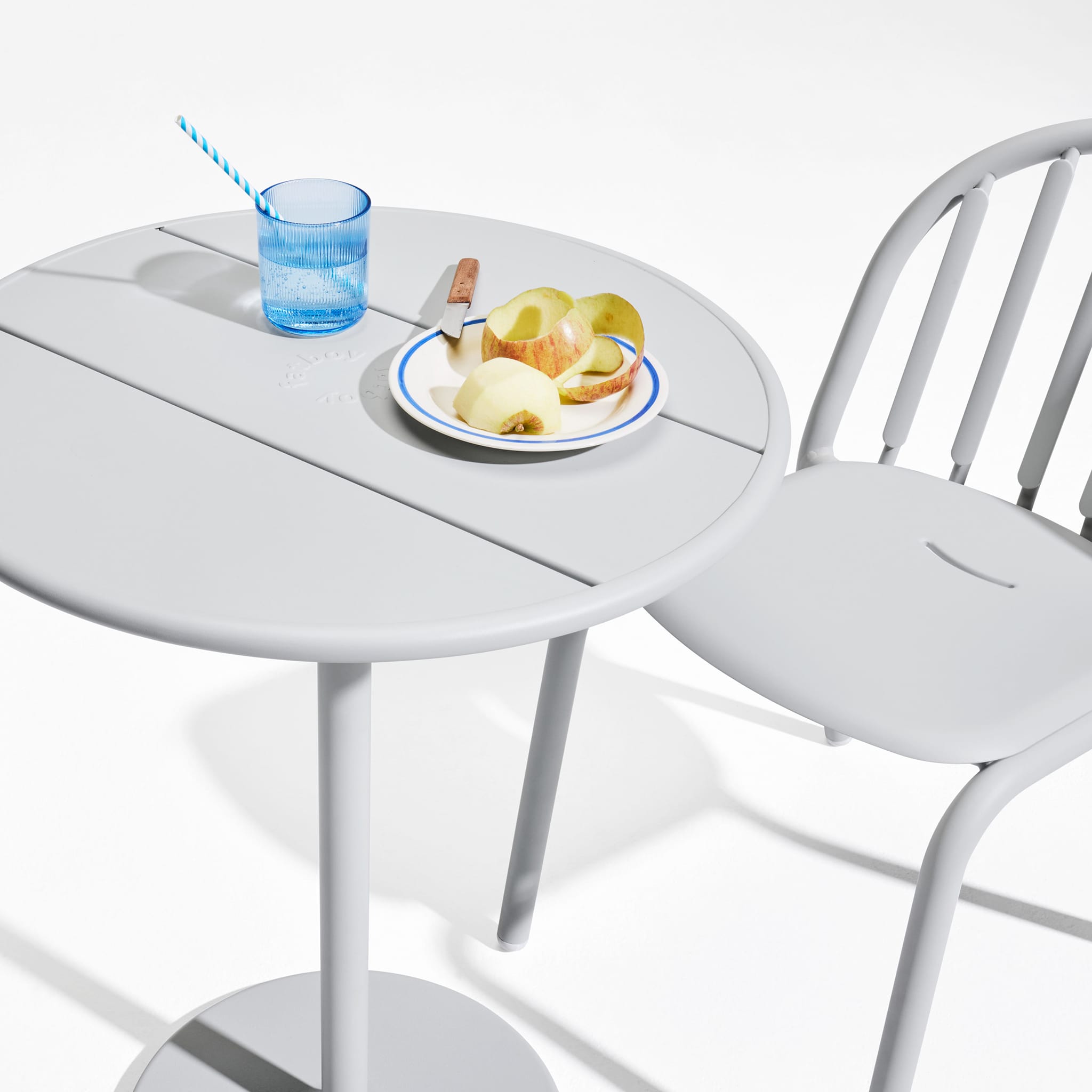 Fred's Bistro Set - 1 Round Table + 2 Chairs