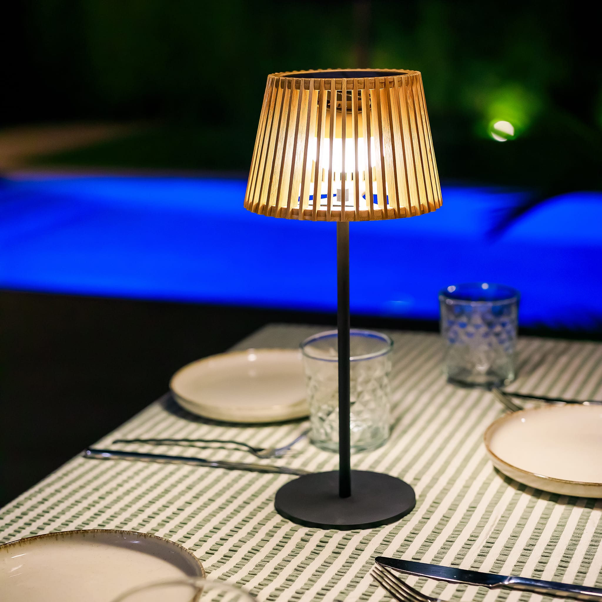 Okinawa - Solar-charged Table Lamp