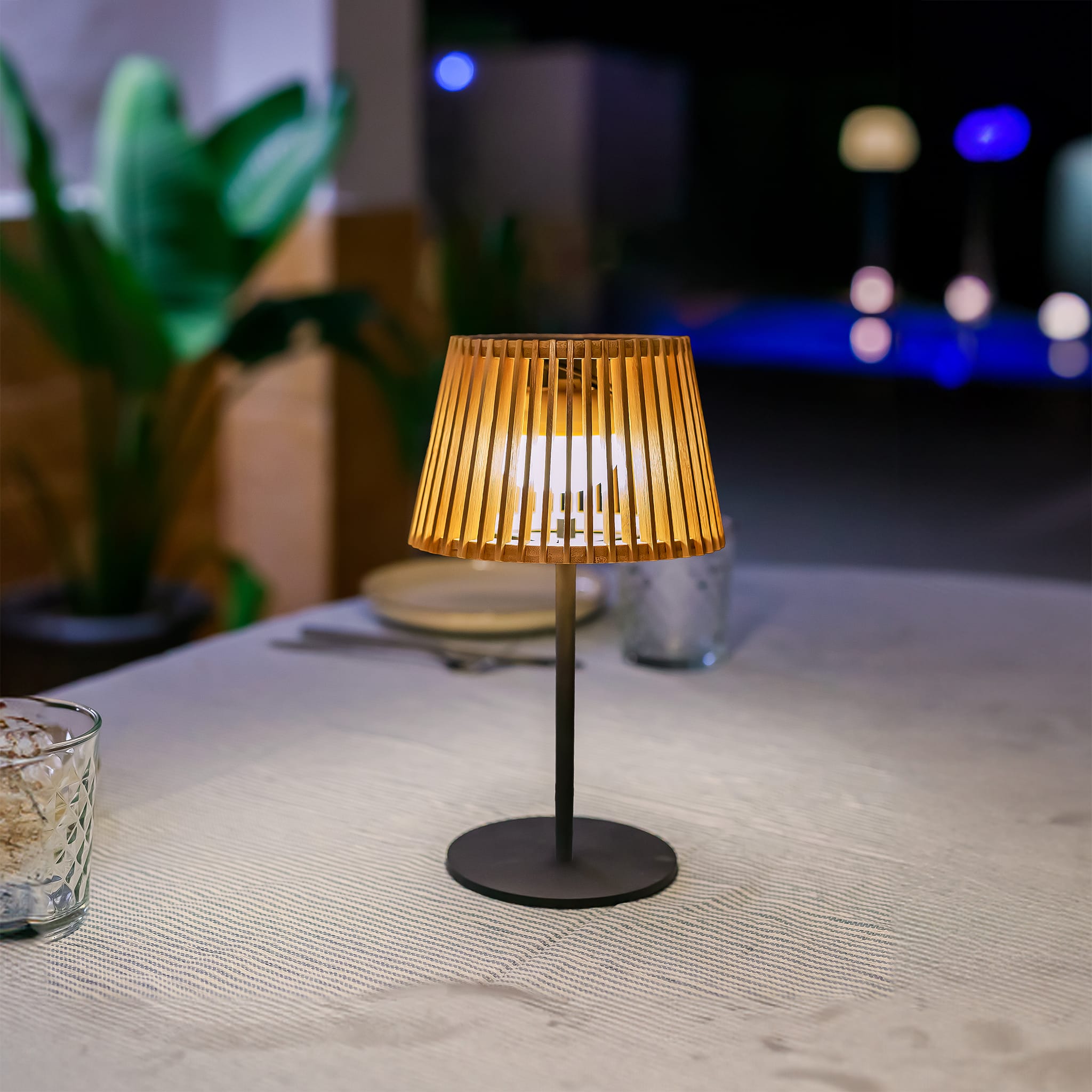 Okinawa - Solar-charged Table Lamp