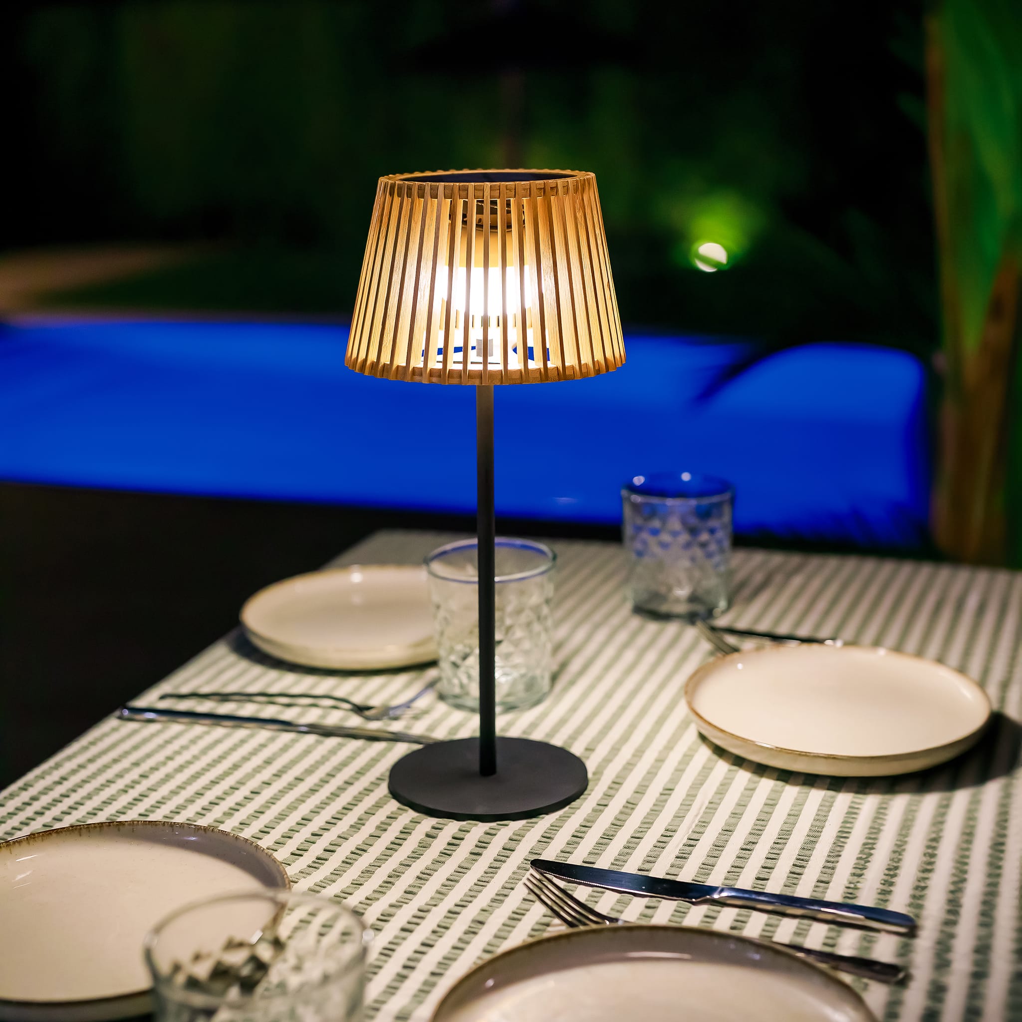 Okinawa - Solar-charged Table Lamp