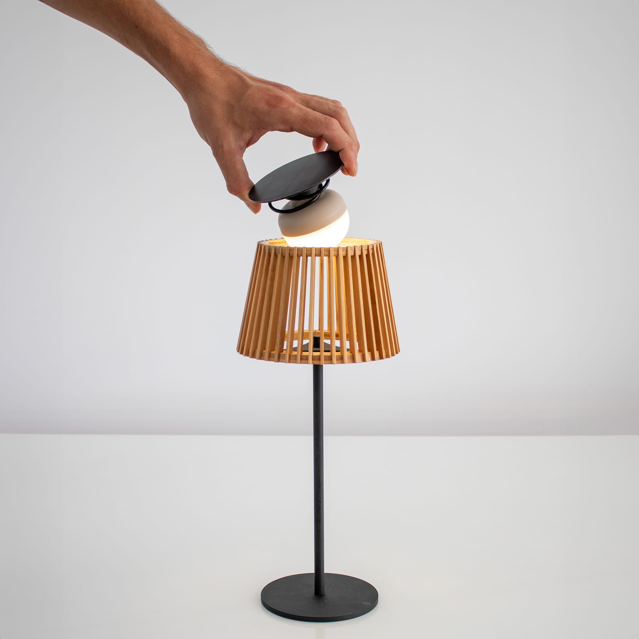 Okinawa - Solar-charged Table Lamp