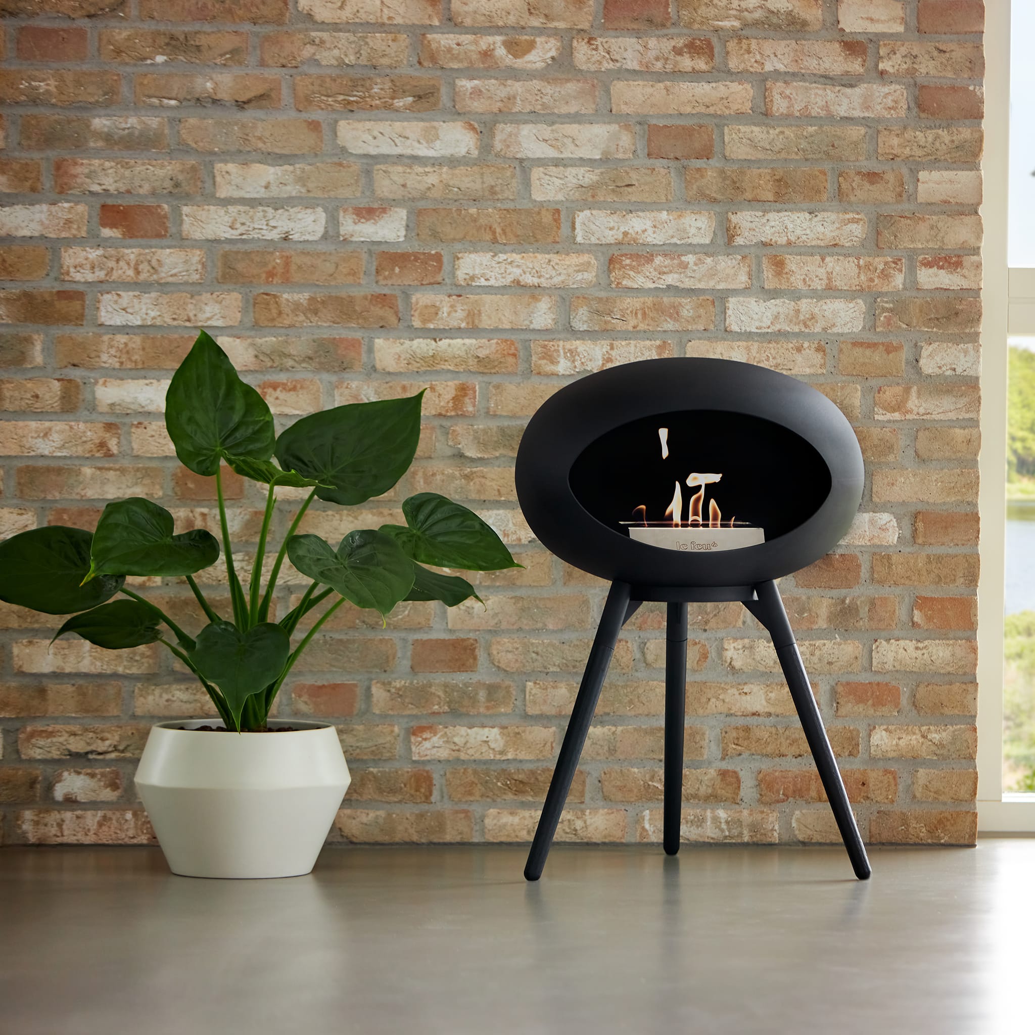 Le Feu Ground Low Dome - Black