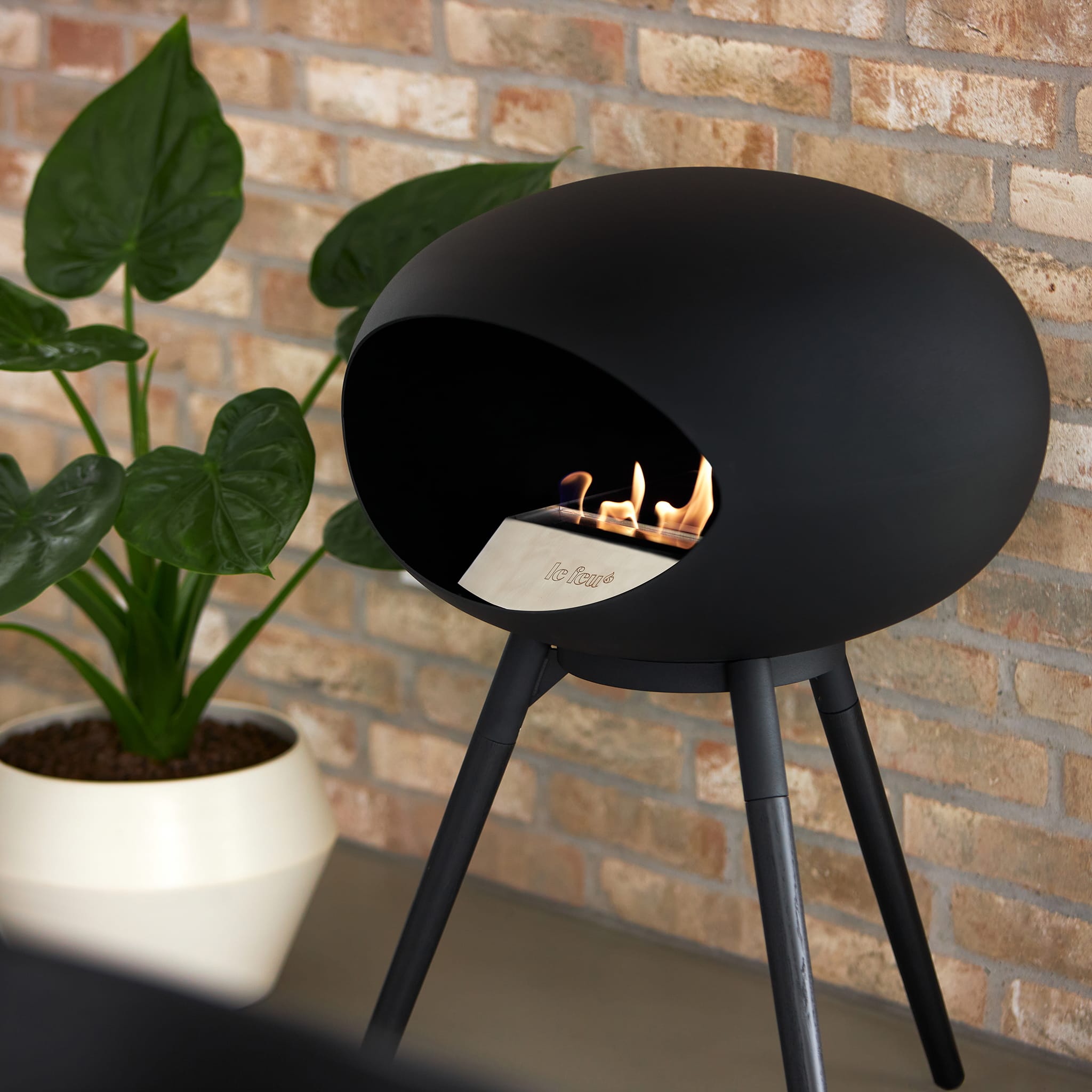Le Feu Ground Low Dome - Black